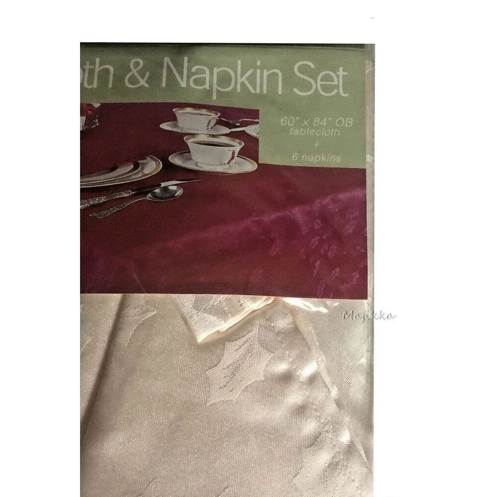 Christmas Ivory Tablecloth 60x84 Plus 6 Napkins Embossed Holly Leaf Berry Damask